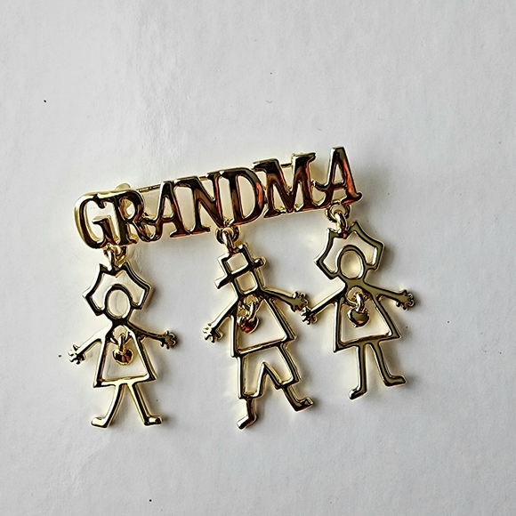 Jewelry - Gold Grandma brooch with family charms, gift for grandmother